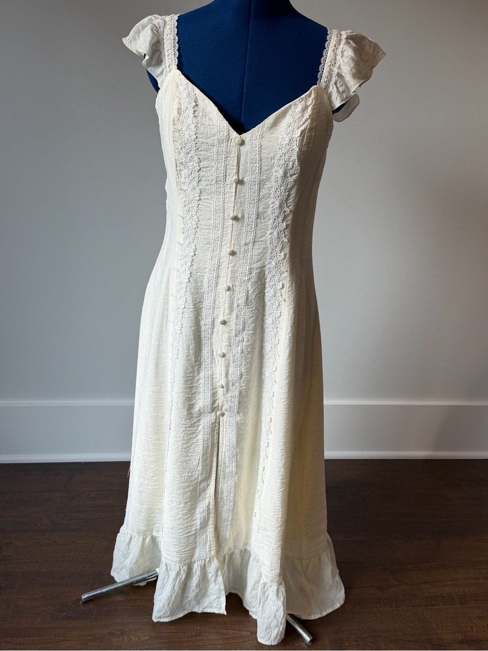 Sweetheart Neckline Applique Split Front with Ruffle Hem Midi Dress